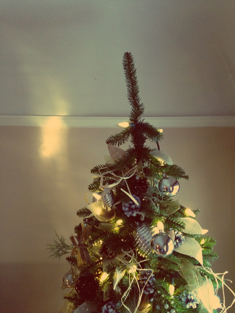 DIY burlap leaves / ornaments, Christmas tree, Pinterest